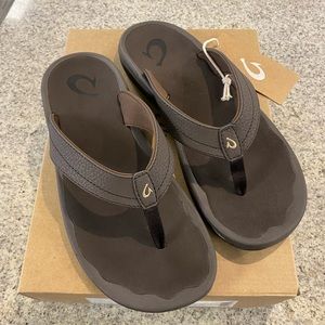 OluKai Ohana Flip Flops Size 8 Dark Java